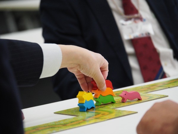 ボードゲームを用いた管理職研修で育つ創造性とは？現場で必要になる場面